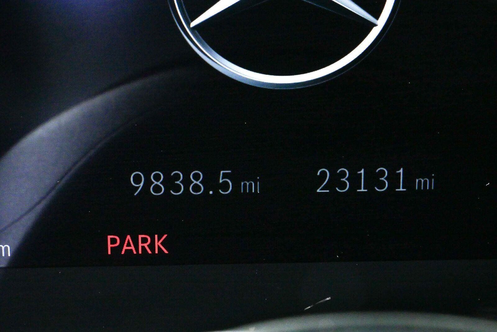 Used 2024 Mercedes-Benz GLC 300 4MATIC image 9