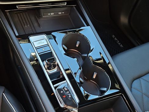 New 2026 Volkswagen Atlas Cross Sport SEL Premium R-Line image 18