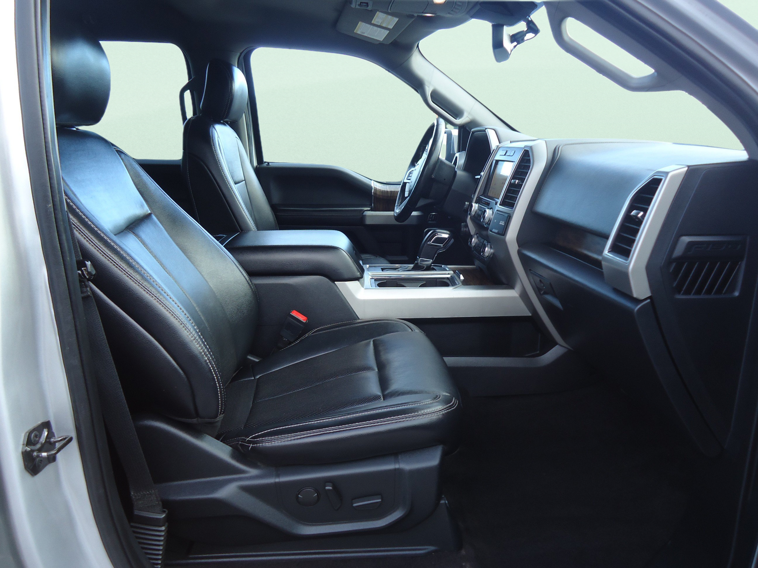 Used 2019 Ford F150 Lariat w/ Equipment Group 502A Luxury AWD/4WD image 28