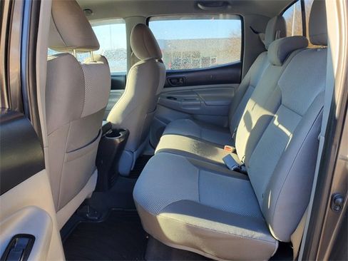 Used 2015 Toyota Tacoma 4x4 Double Cab w/ TRD Sport Package image 7