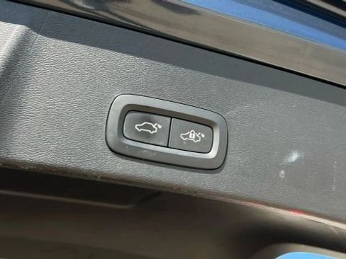 Used 2019 Volvo XC40 T5 Inscription image 23