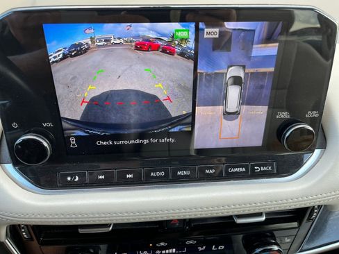 Used 2023 Nissan Rogue SL w/ SL Premium Package image 17