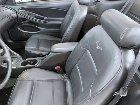 Used 2000 Ford Mustang Convertible RWD image 9