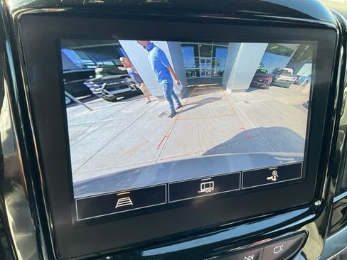 Used 2023 Chevrolet Traverse LT FWD image 17