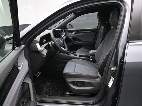 New 2026 Volkswagen Tiguan SE R-Line image 9