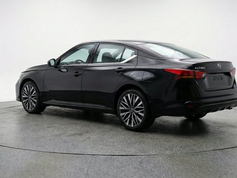 Used 2025 Nissan Altima 2.5 SV FWD image 6