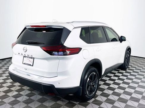 Used 2025 Nissan Rogue SV w/ SV Premium Package FWD image 8