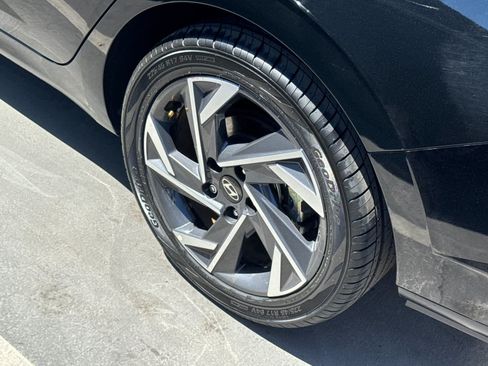 Used 2024 Hyundai Elantra Limited FWD image 18