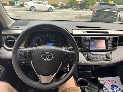 Used 2014 Toyota RAV4 XLE AWD/4WD image 4