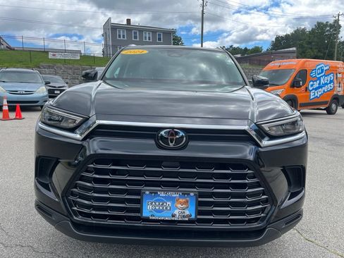 Used 2024 Toyota Grand Highlander AWD image 2