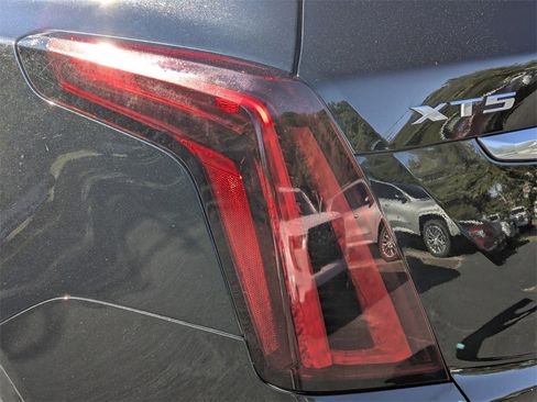 Certified 2025 Cadillac XT5 Premium Luxury image 10