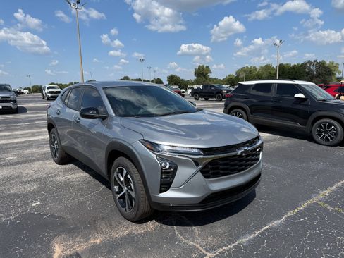 New 2026 Chevrolet Trax RS image 3