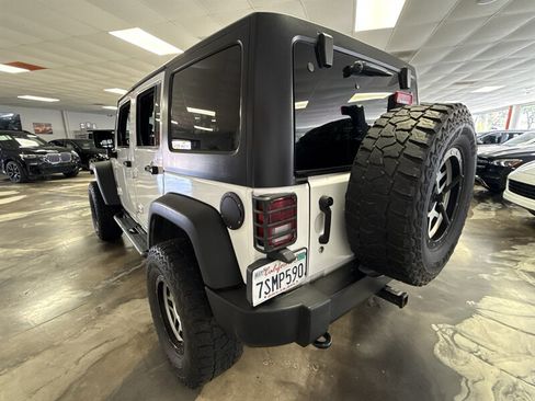 Used 2016 Jeep Wrangler Unlimited Rubicon w/ Connectivity Group AWD/4WD image 5