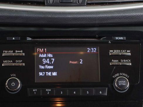 Used 2016 Nissan Rogue SV image 19