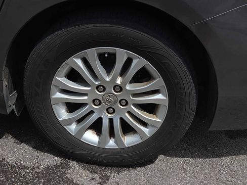 Used 2015 Toyota Sienna XLE w/ XLE Navigation Package FWD image 7