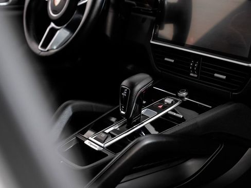 Used 2019 Porsche Cayenne S image 21