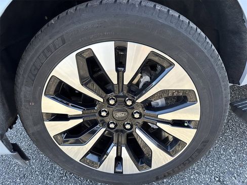 Used 2025 Ford Expedition Max Platinum w/ Driver's Package image 11