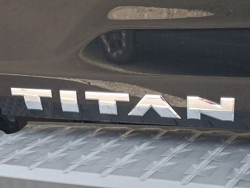 Used 2021 Nissan Titan SV w/ SV Convenience Package image 30