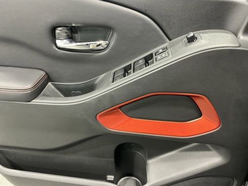 Used 2025 Nissan Frontier PRO-4X image 38