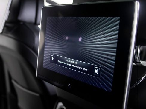 Used 2022 Bentley Bentayga image 48