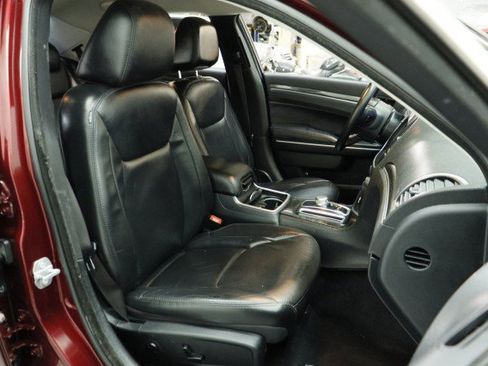 Used 2017 Chrysler 300 Limited RWD image 22