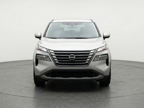 Used 2025 Nissan Rogue SV image 2