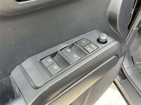 Used 2018 Toyota Tacoma SR image 19