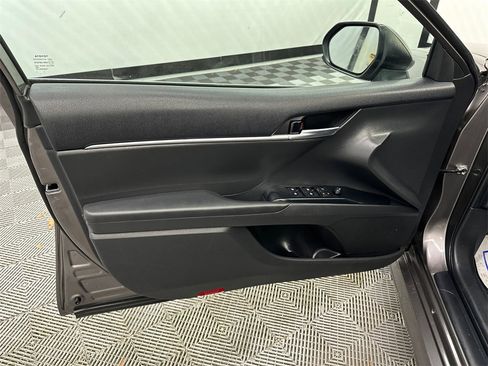 Used 2020 Toyota Camry LE image 11