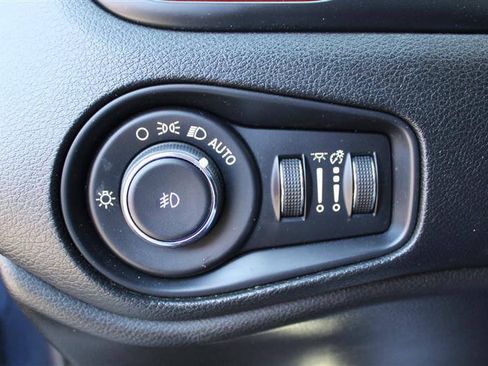 Used 2021 Jeep Renegade Trailhawk AWD/4WD image 17