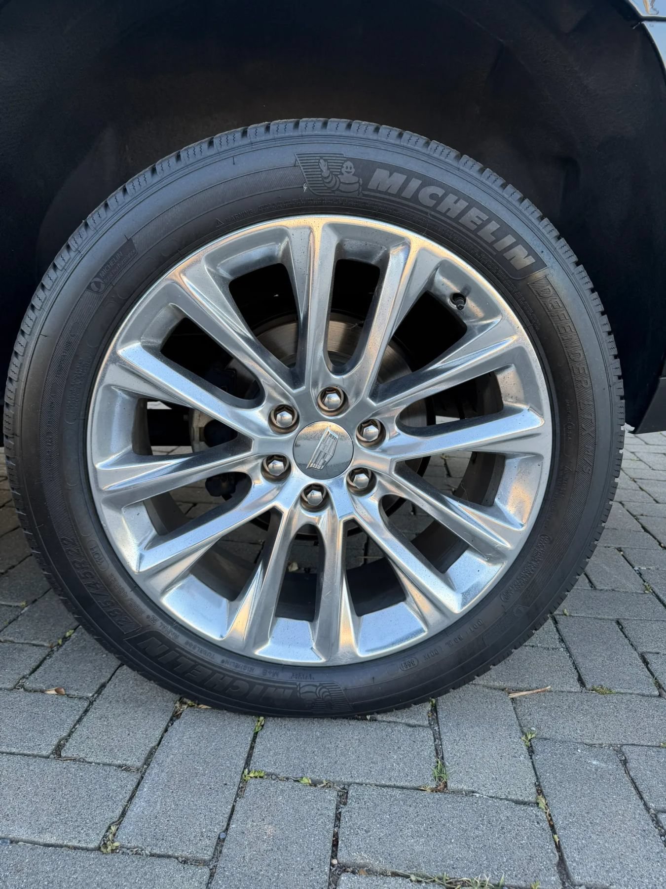 Used 2019 Cadillac Escalade Premium Luxury AWD/4WD image 2