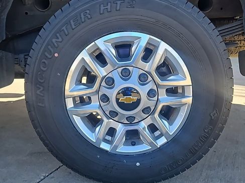 Used 2023 Chevrolet Silverado 2500 LT image 9