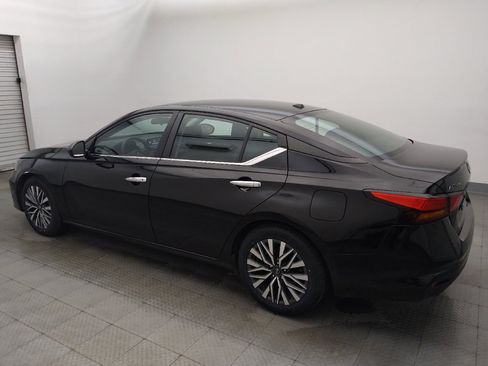 Used 2024 Nissan Altima 2.5 SV FWD image 3