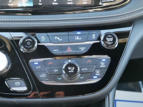 New 2026 Chrysler Pacifica Limited w/ Trailer Tow Group image 17