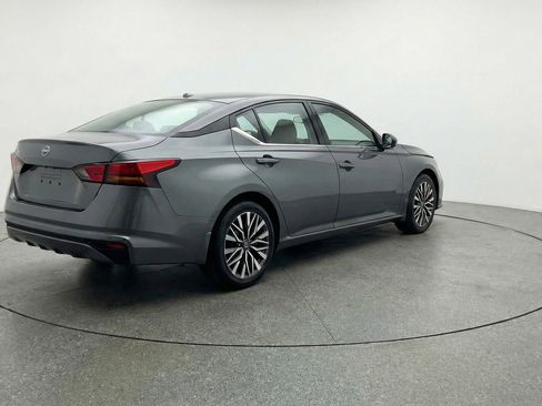 Used 2025 Nissan Altima 2.5 SV FWD image 9
