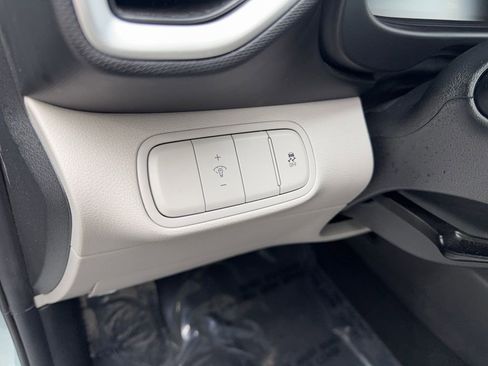 Used 2025 Hyundai Venue SEL image 53