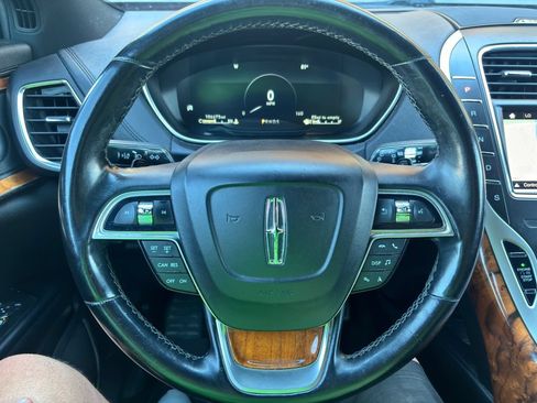 Used 2019 Lincoln Nautilus Reserve AWD/4WD image 11