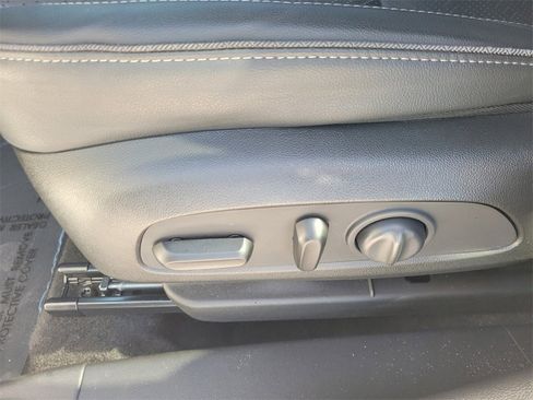 Used 2022 Buick Encore GX Essence image 4