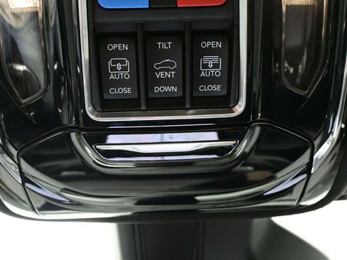 Used 2023 Jeep Grand Cherokee Overland w/ Luxury Tech Group IV AWD/4WD image 30