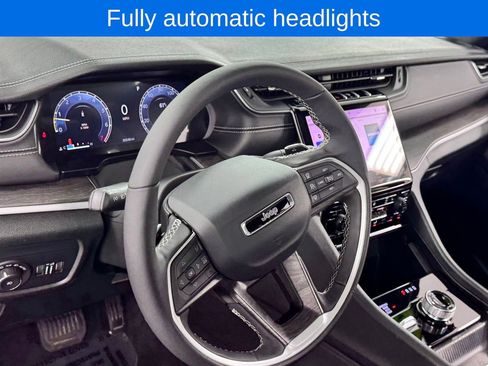 Used 2025 Jeep Grand Cherokee Limited AWD/4WD image 36