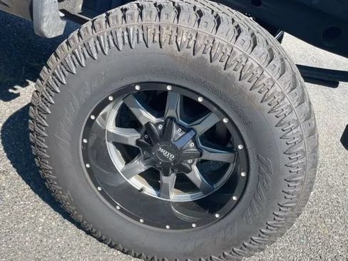 Used 2018 GMC Sierra 1500 SLT w/ All Terrain X Package AWD/4WD image 16