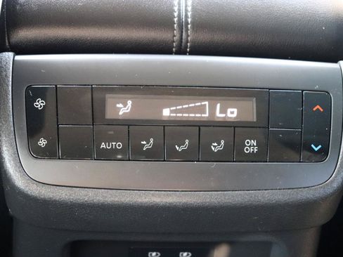 Used 2025 Nissan Pathfinder SV AWD/4WD image 23