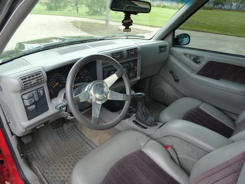 Used 1997 GMC Sonoma SLS w/ Sport Marketing Option Pkg RWD image 10