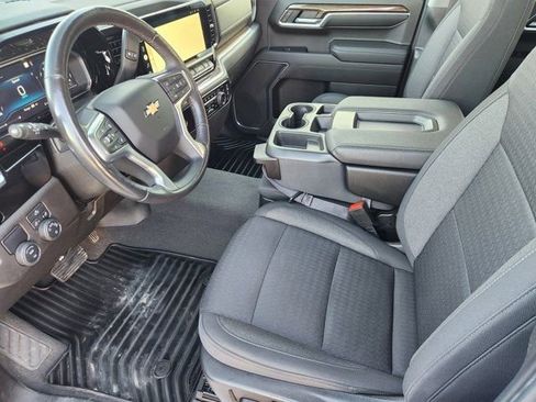 Used 2022 Chevrolet Silverado 1500 LT image 4