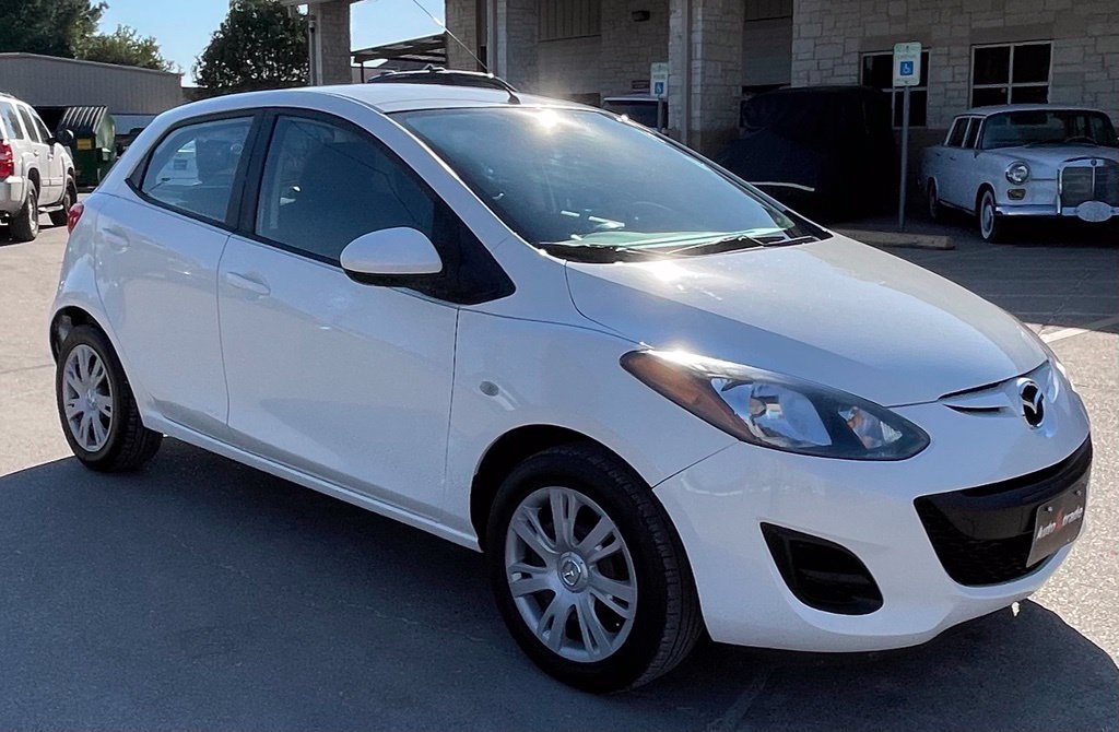 Used 2014 MAZDA MAZDA2 Sport FWD image 2