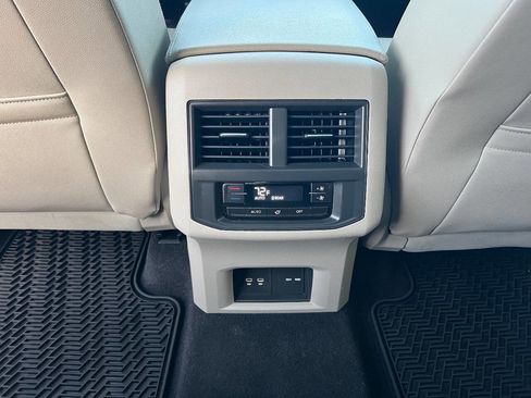 Used 2021 Volkswagen Atlas SEL w/ MDO Package (Bench Seat) image 16