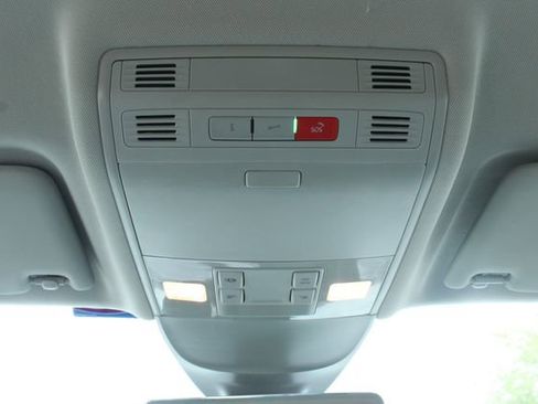 Used 2024 Volkswagen Taos SE FWD image 23