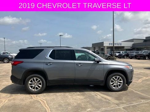 Used 2019 Chevrolet Traverse LT FWD image 8
