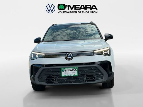 Used 2025 Volkswagen Taos SE AWD/4WD image 8