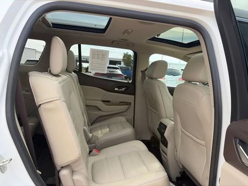 Used 2017 GMC Acadia Denali w/ Technology Package FWD image 21