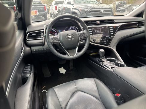 Used 2020 Toyota Camry XLE image 2
